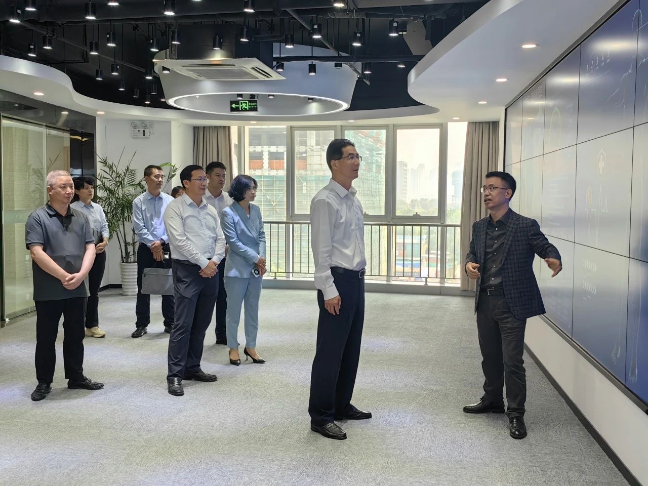 萧山经济手艺开发区党工委书记、管委会主任许昌一行莅临健培科技考察调研-新闻动态|健培科技