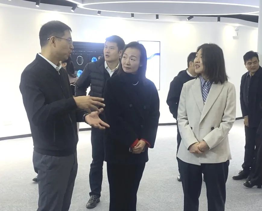 平湖市委常委、平湖经开区党工委书记何苗一行莅临健培科技考察调研-新闻动态|健培科技