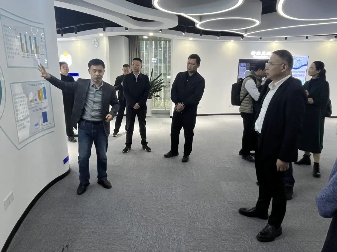 深圳市龙岗区人民政府副区长张玉庆一行莅临健培科技考察调研-新闻动态|健培科技