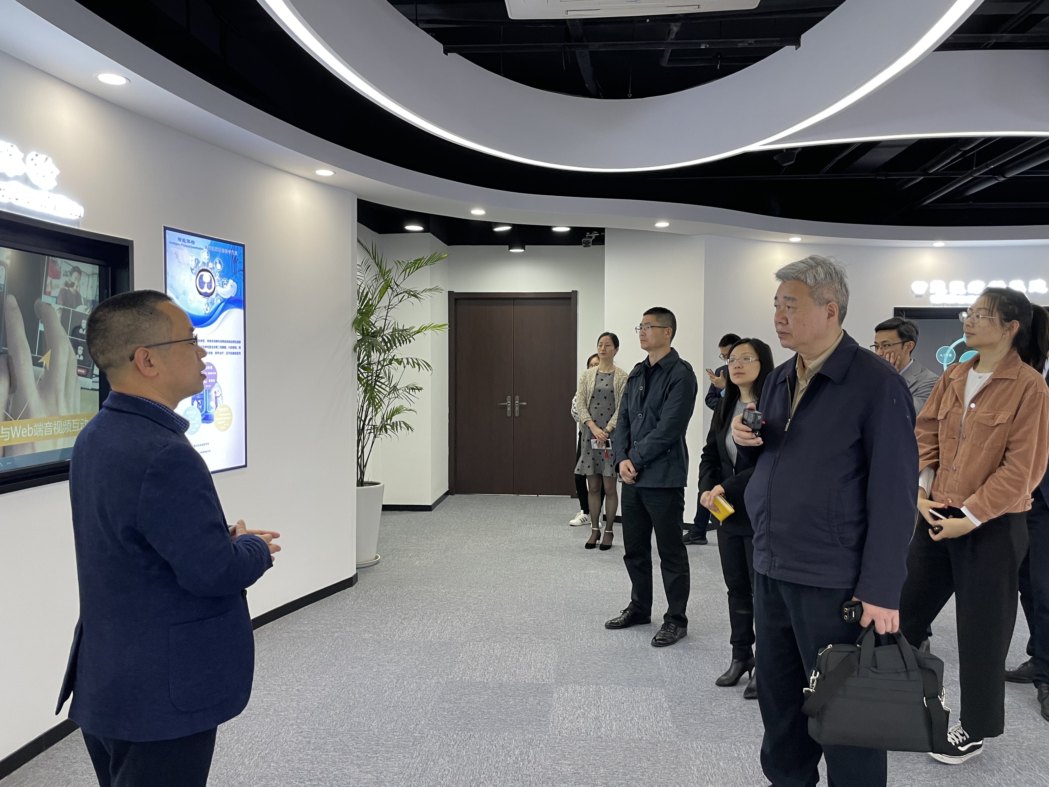 《中国人才》杂志编辑部主任温金海一行莅临健培科技考察调研